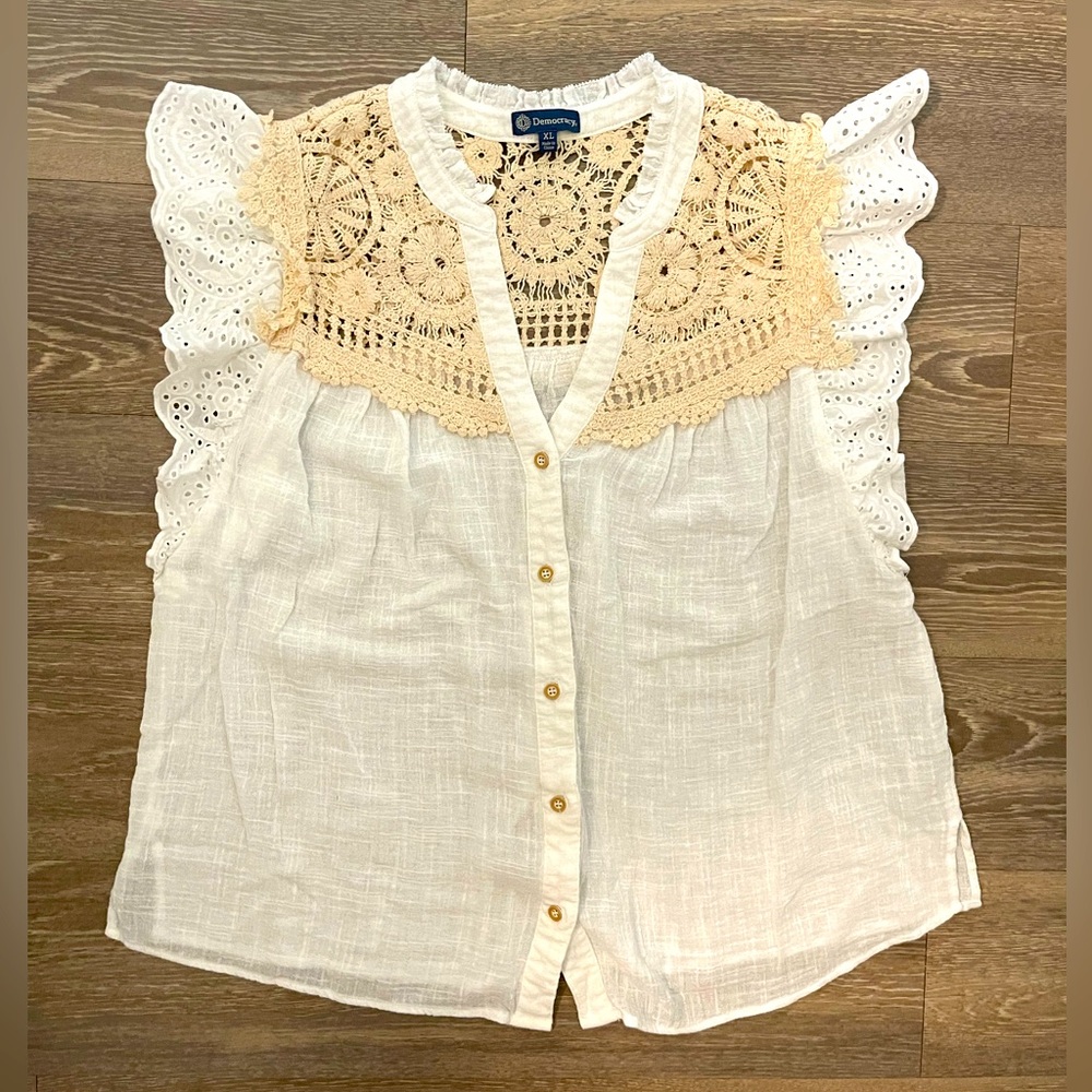 Democracy Brand Eyelet Trim Cap Sleeve Shirt Sz XL
